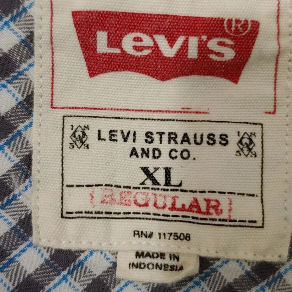 Levi's Men's Button Down